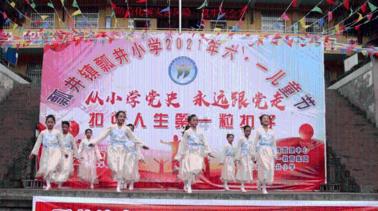 云南盈江：咖啡鲜果成熟收获忙