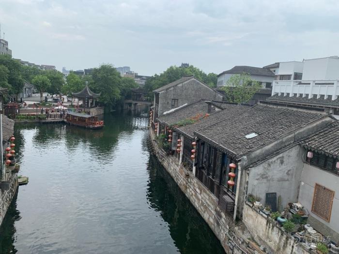 罗马诺:本泽马在吉达联合情况紧张,近期与球队讨论未来